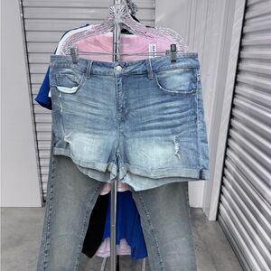 Time and True | Jean Shorts Mid Rise in Light Wash | size 20